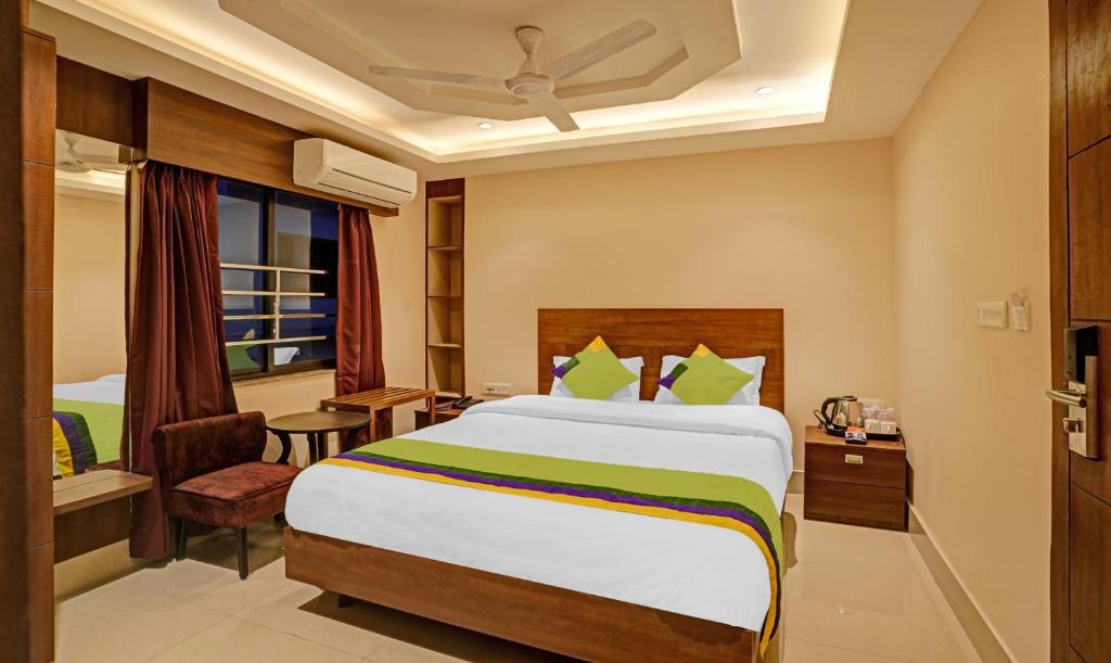Postel nebo postele na pokoji v ubytování Treebo Indrapuri Hotel & Resort, Siliguri Junction