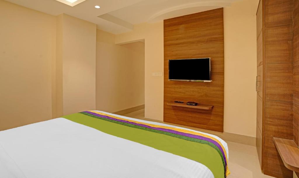 TV a/nebo společenská místnost v ubytování Treebo Indrapuri Hotel & Resort, Siliguri Junction