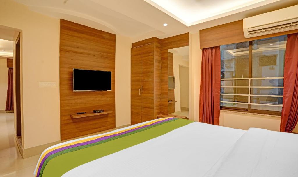 TV a/nebo společenská místnost v ubytování Treebo Indrapuri Hotel & Resort, Siliguri Junction