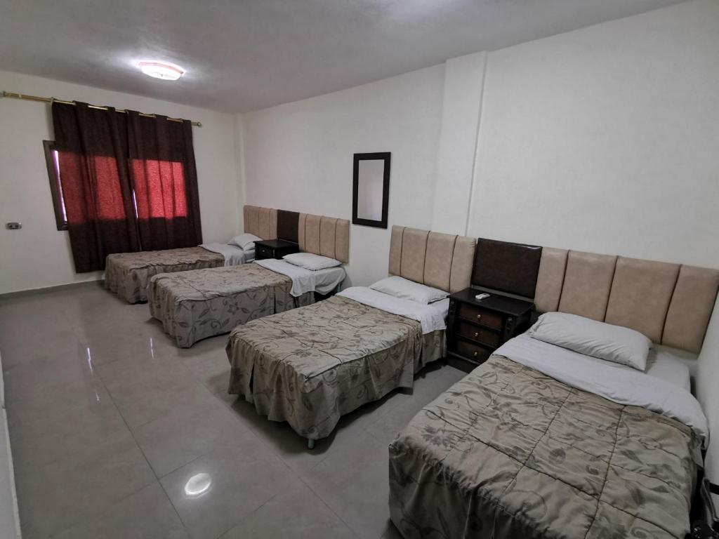 Postel nebo postele na pokoji v ubytování Petra Gate Hotel