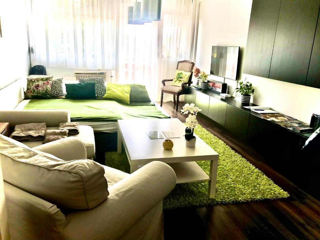Część wypoczynkowa w obiekcie Greatforest Rosehill 1 Apartman