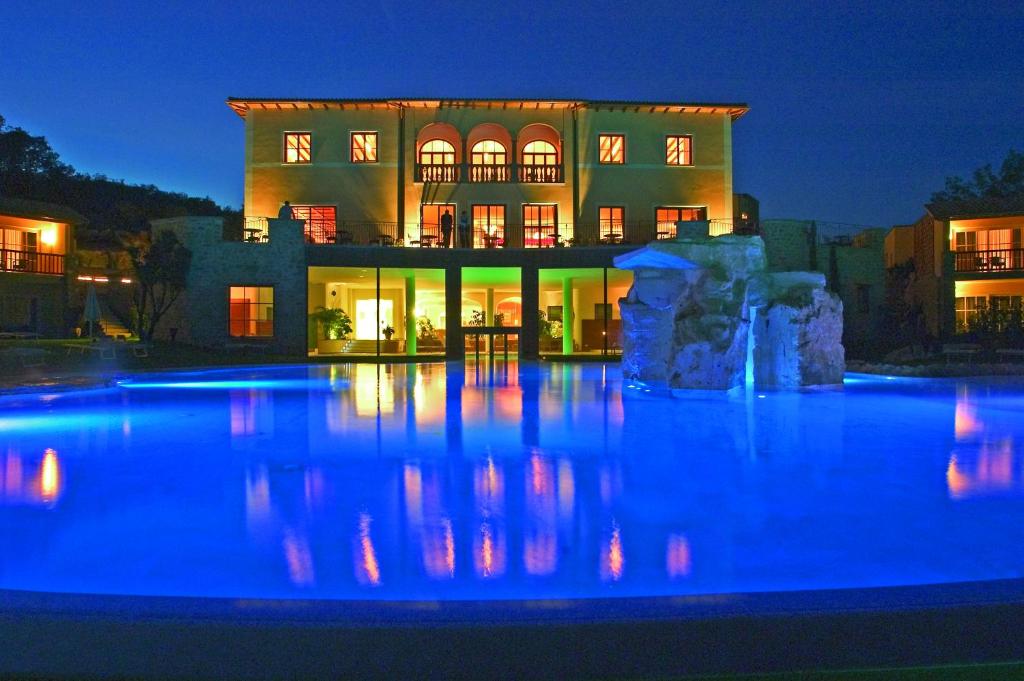 Bazén v ubytovaní Adler Spa Resort Thermae alebo v jeho blízkosti