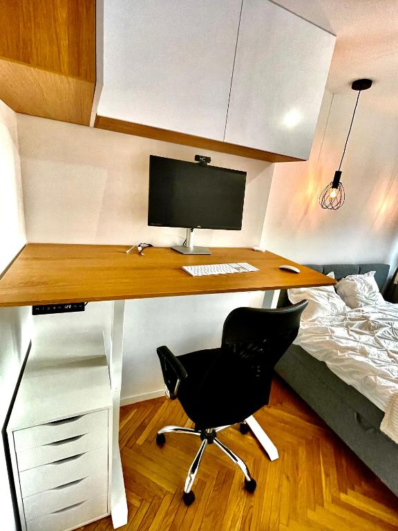 Luxurious BOHO style apartm. *HOME OFFICE* +Desk, Κατοβίτσε – Ενημερωμένες  τιμές για το 2023