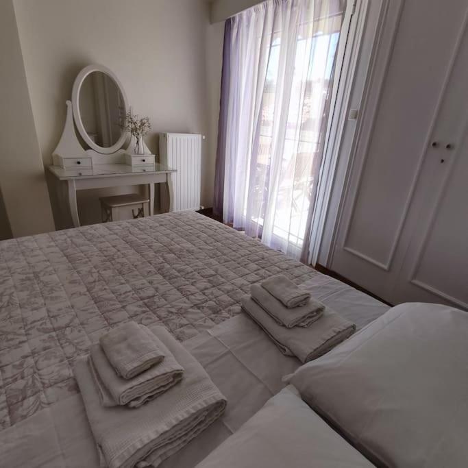 A bed or beds in a room at Plaka's Heart
