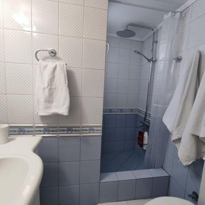 A bathroom at Plaka's Heart