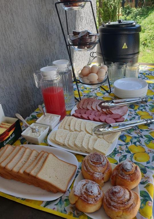 Jídlo v hotelu nebo okolí