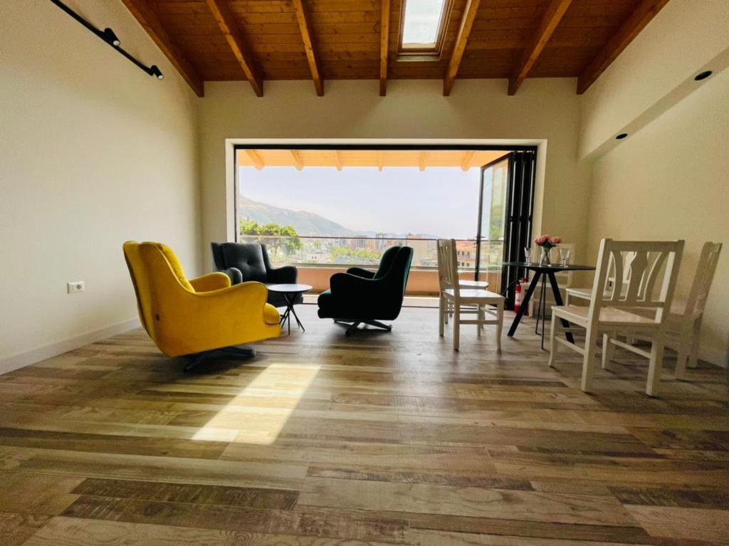 Uma área de estar em ADRIATIK Hotel