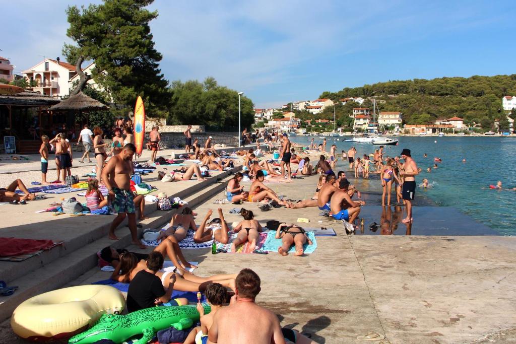 Hosté ubytování Apartments and rooms by the sea Tisno, Murter - 5128