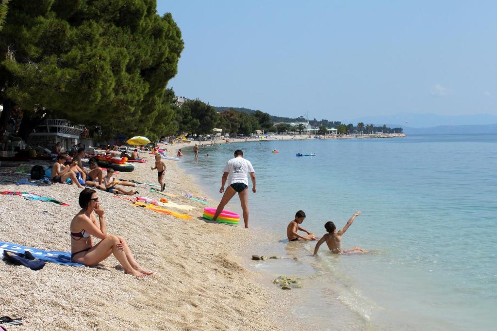 Fotografia z galérie ubytovania Apartments by the sea Tucepi, Makarska - 8742 v Tučepi