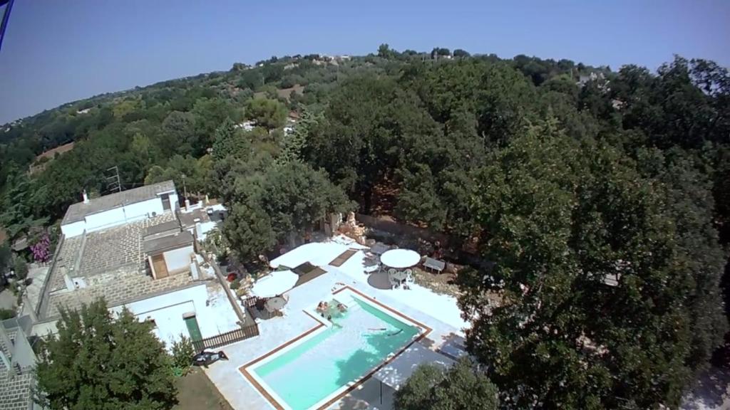an aerial view of a house with a swimming pool at Casale degli Angeli Ostuni in Cisternino