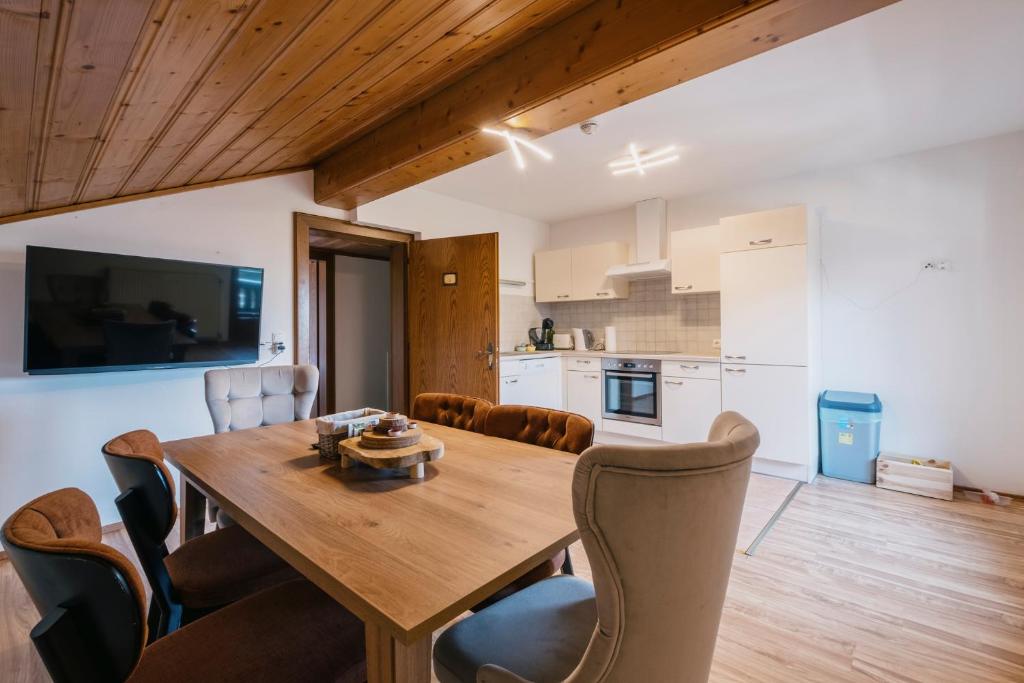 Kuchyňa alebo kuchynka v ubytovaní Kaiser Apartments