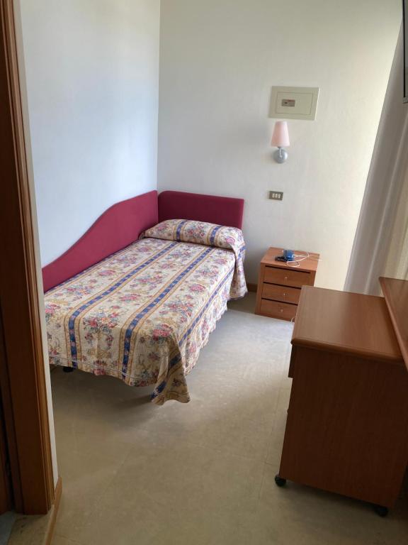 Postel nebo postele na pokoji v ubytování Hotel Royal-Spiaggia