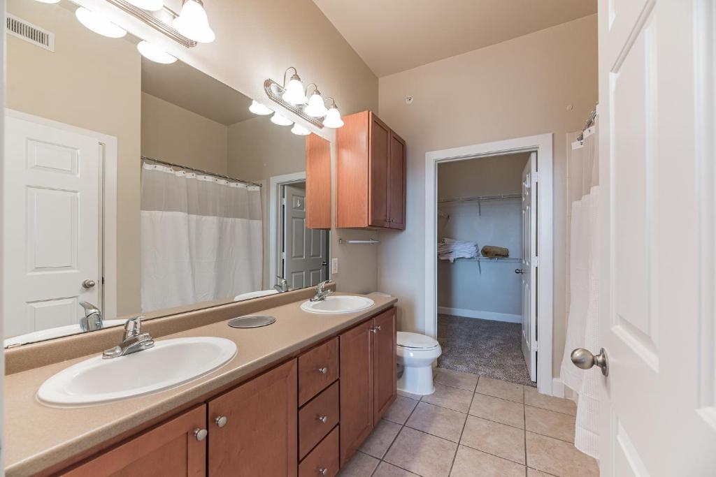 City View & Poolview Apartment with full kitchen apts, Houston, TX -  Booking.com