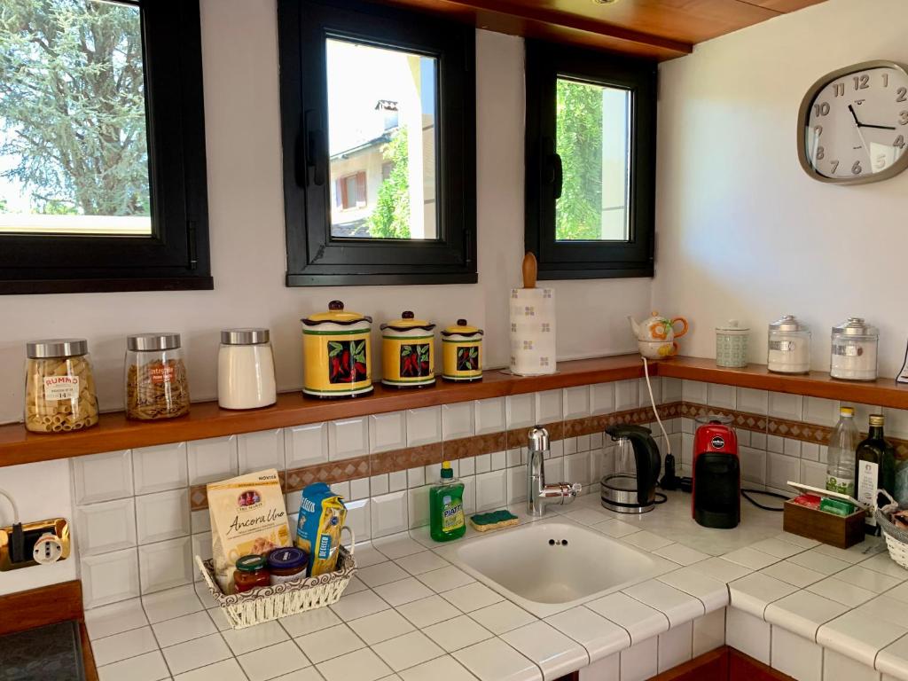 Una cocina o zona de cocina en L'angolo verde apartment