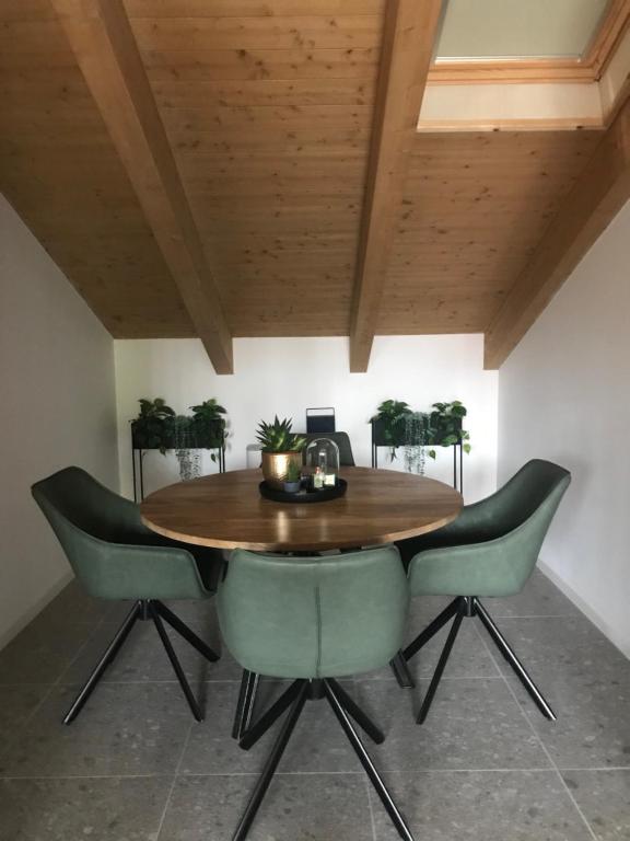 Zdjęcie z galerii obiektu Sotto La Vigna Charm Stay Adults only vacation Appartement Hayloft w mieście Montegrosso dʼAsti