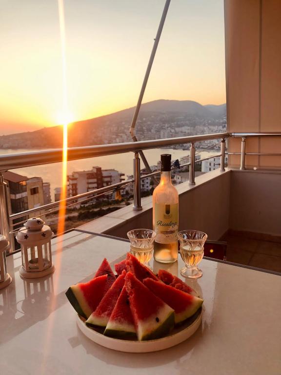 Lovely 2 bedroom apartment with a great sea view - Image 8