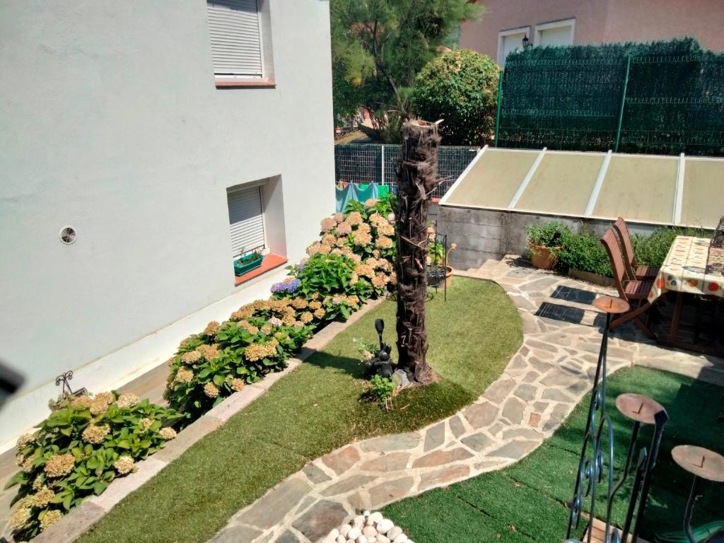 Ogród w obiekcie beautiful apartment with garden