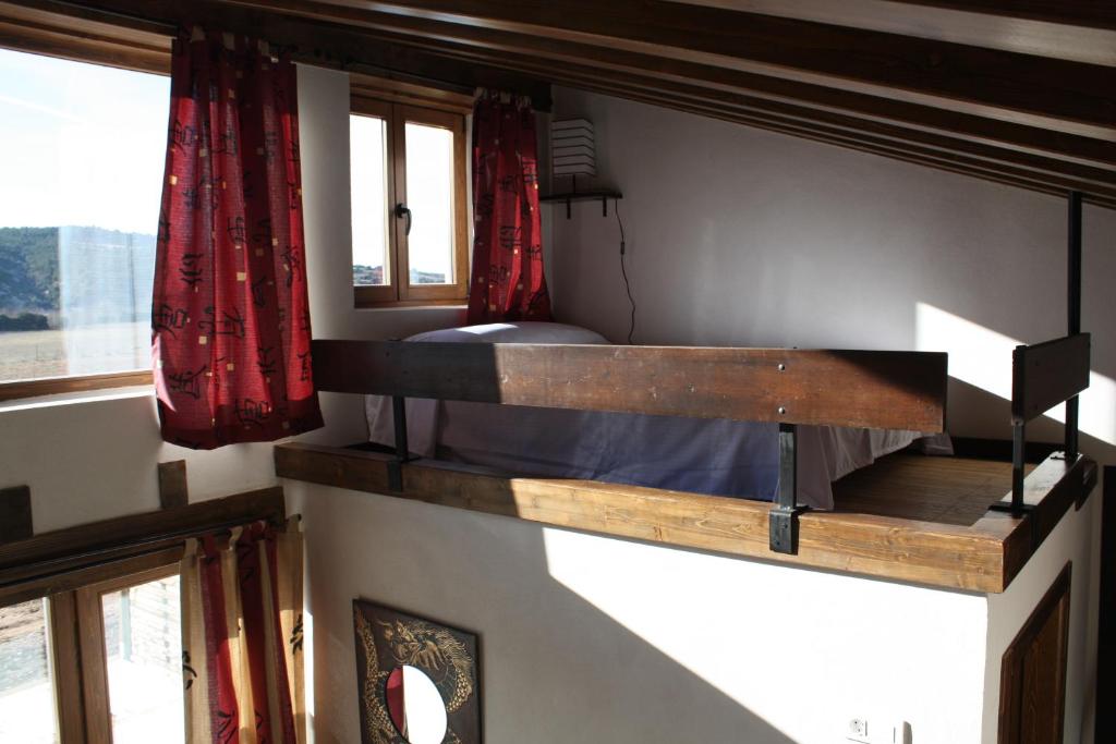 Postel nebo postele na pokoji v ubytování Hotel Albergue Bioclimático Sabinares del Arlanza