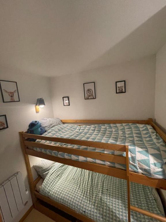 - une chambre avec 2 lits superposés dans l'établissement Chez Nello et Zia, à Termignon