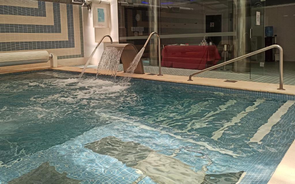 Bazén v ubytování ARVA Spa París nebo v jeho okolí