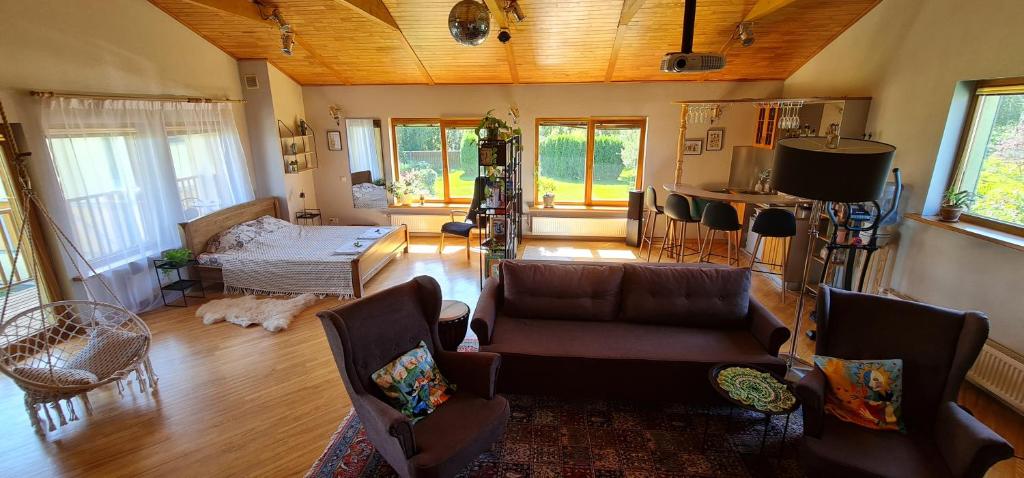Spacious house with indoor pool & sauna. - One-Bedroom House