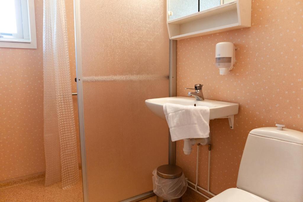 Koupelna v ubytování Wisingsö Hotell