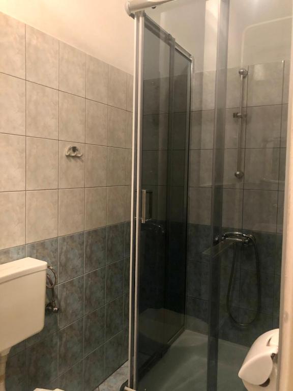 Kúpeľňa v ubytovaní Międzynarodowe Schronisko Młodzieżowe PTSM Szarotka