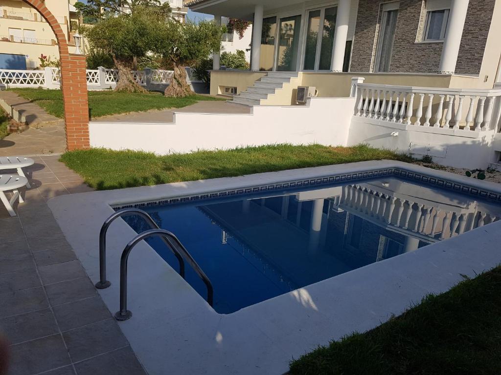 Bazén v ubytování Villa de Alina nebo v jeho okolí