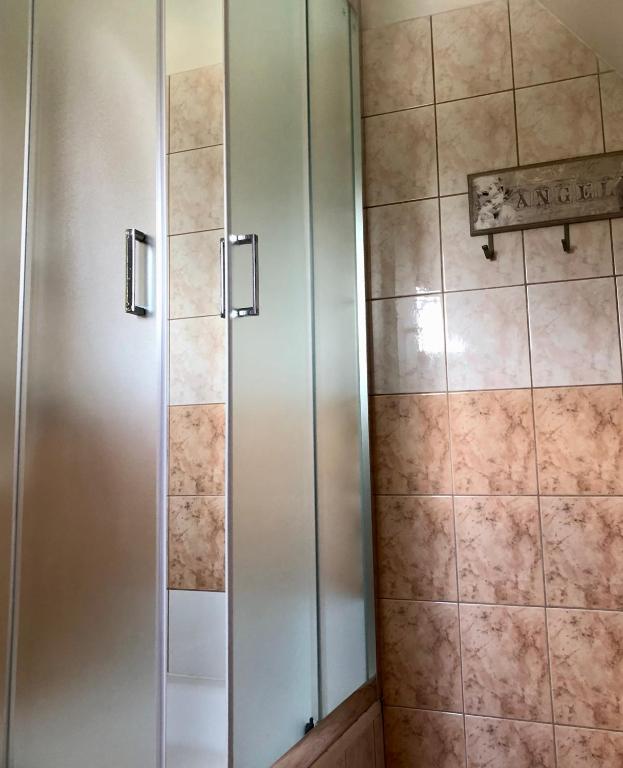 Kúpeľňa v ubytovaní Międzynarodowe Schronisko Młodzieżowe PTSM Szarotka
