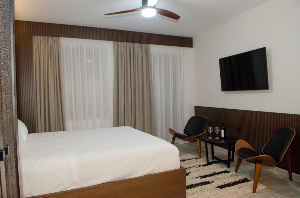 Posteľ alebo postele v izbe v ubytovaní Leone suites