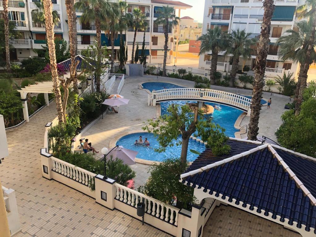Bazén v ubytovaní Apartment near La Mata beach alebo v jeho blízkosti