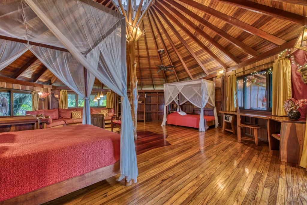 Postel nebo postele na pokoji v ubytování Hotel Amor de Mar