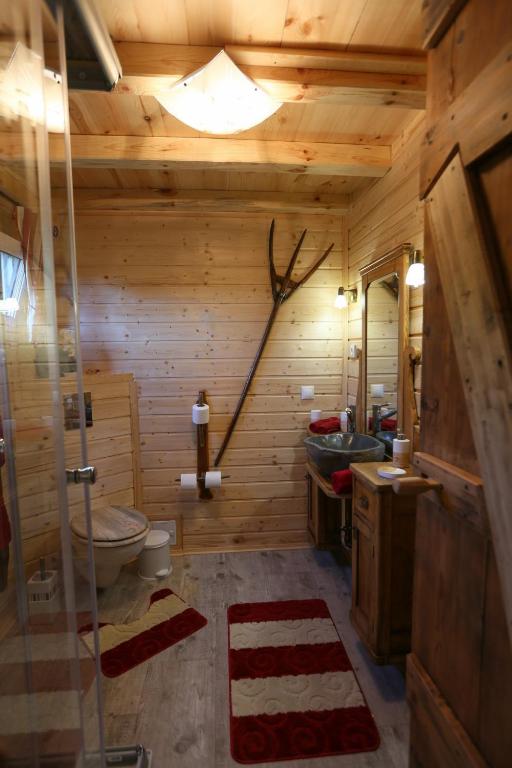 Kúpeľňa v ubytovaní EHM Baumhaus Chalet