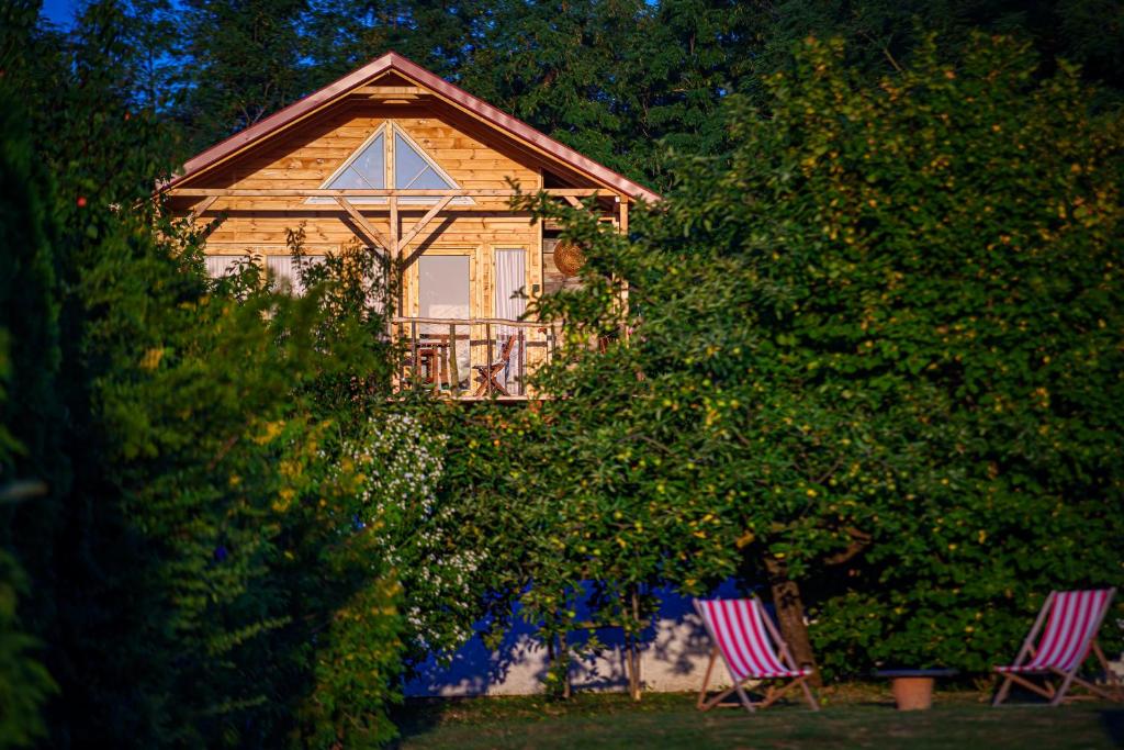 Vonkajšia záhrada v ubytovaní EHM Baumhaus Chalet