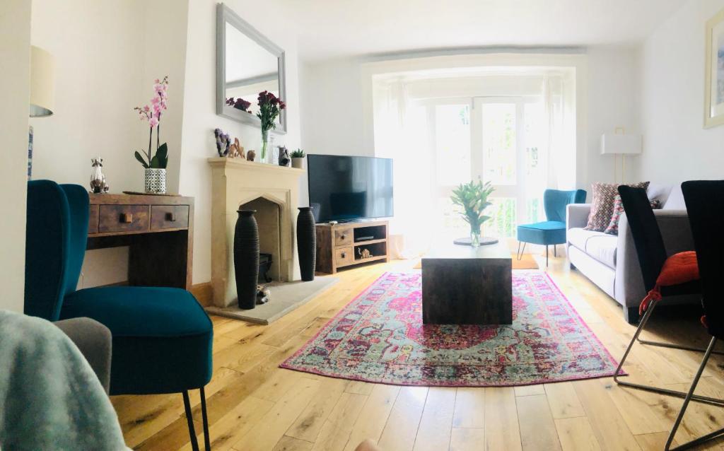 a living room with a couch and a table at 2 Bedroom Apartment close to Camden Town in London