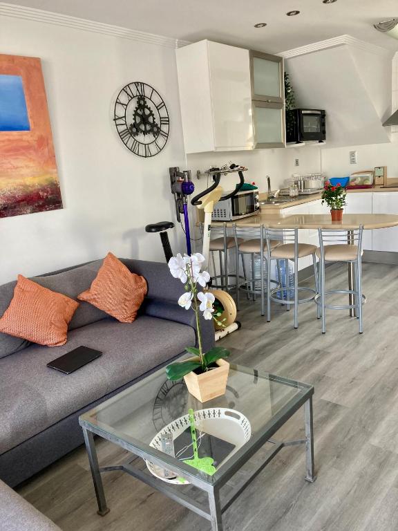 A kitchen or kitchenette at Sunny MASPALOMAS
