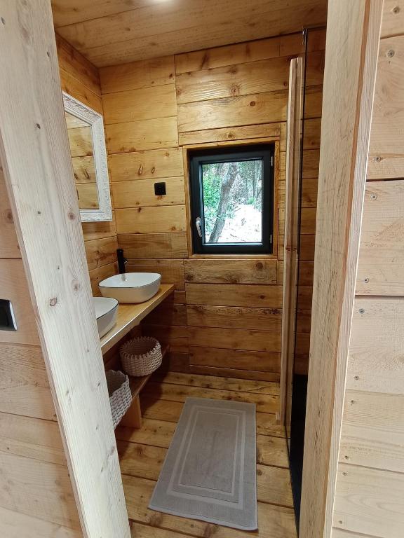 Koupelna v ubytování LES CABANES DE LUTINA