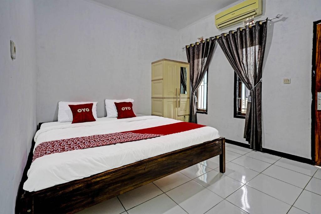 Ένα ή περισσότερα κρεβάτια σε δωμάτιο στο OYO 91334 Permata Papua Guest House
