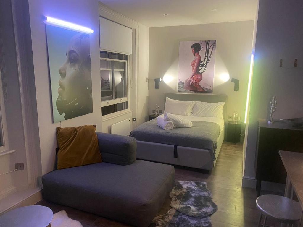 NEW LUXURY CYBERPUNK 1Bed Studio Serviced Apartment Notting Hill London  Free WIFI & NETFLIX Central Location Perfect for Solo & Coupled Guests,  Londýn – ceny aktualizovány 2022