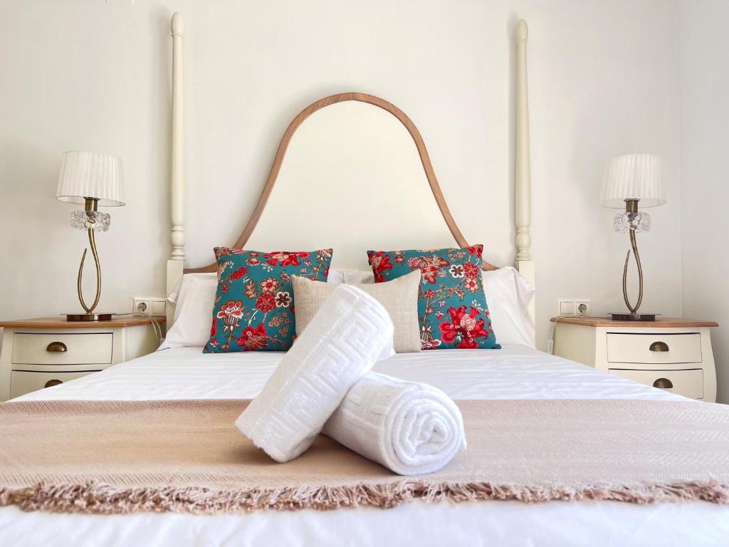 a white bed with two night stands and two lamps at Majestic Flats in Valencia