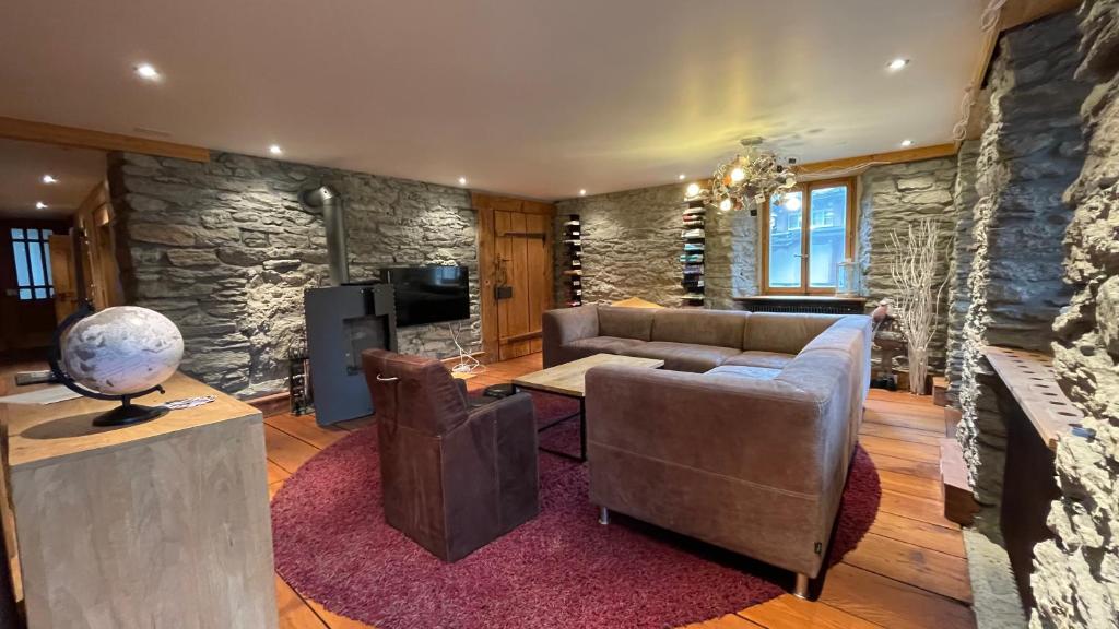 TV a/nebo společenská místnost v ubytování Stegmatte - Unique luxury triplex apartment for 10 persons