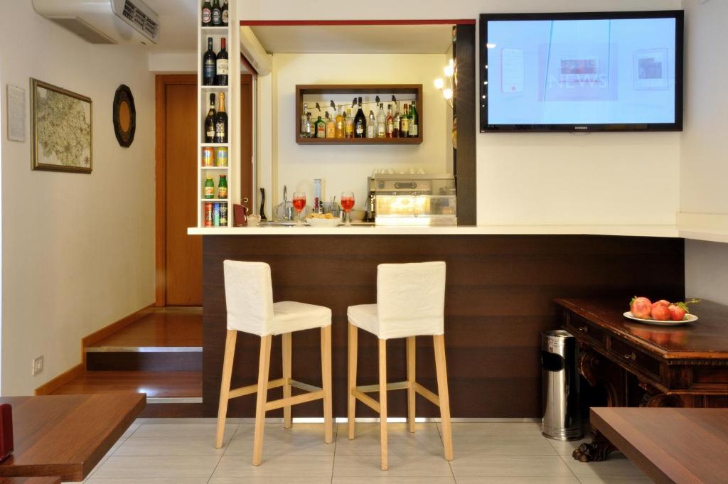 TV a/nebo společenská místnost v ubytování Hotel Mezzaluna