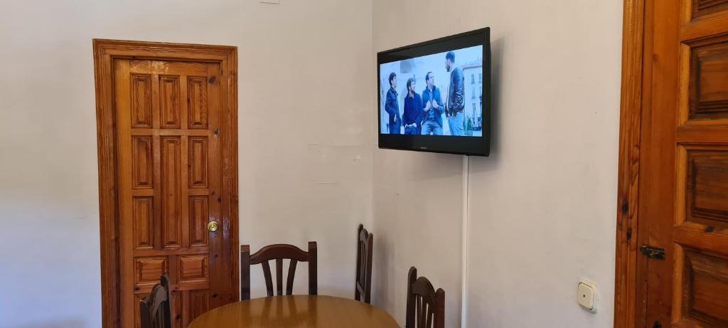 TV a/nebo společenská místnost v ubytování Alojamiento Turístico El Pantano de Cazorla