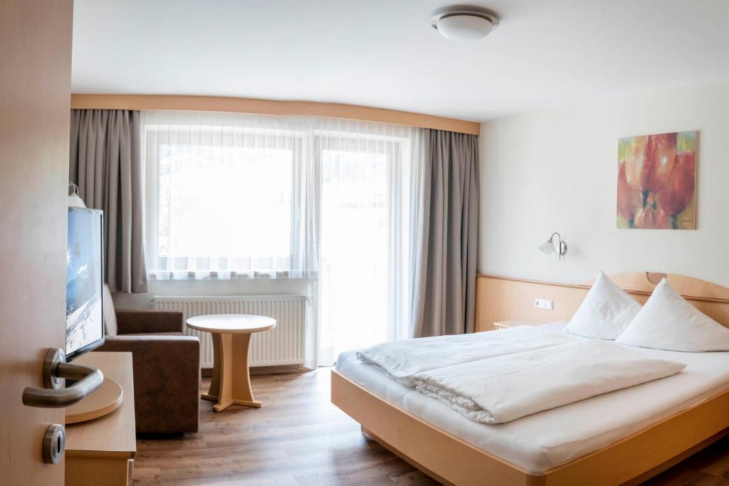 Posteľ alebo postele v izbe v ubytovaní Gästehaus Europa