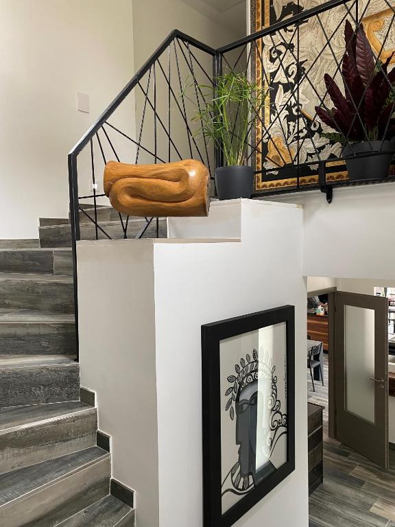 a stairwell with a chair on a wall with stairs at LES ROCHES DE BAUDISSET in Saint-Paul-en-Forêt