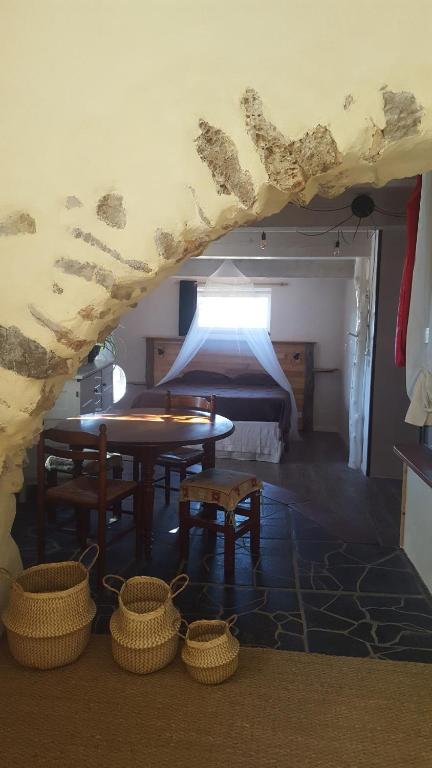 Posteľ alebo postele v izbe v ubytovaní Gîte dans ancienne bergerie en pleine garrigue