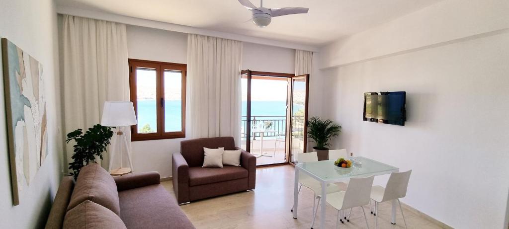 TV a/nebo společenská místnost v ubytování Simon Sea View