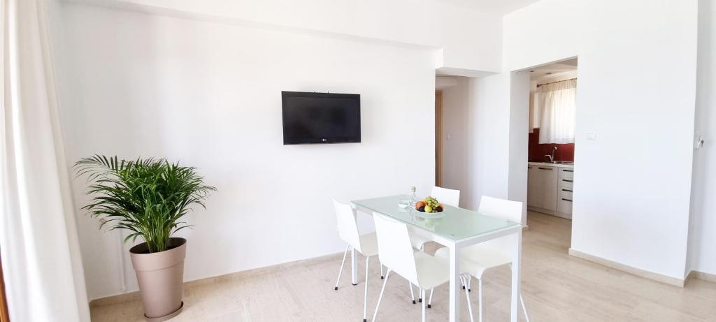TV a/nebo společenská místnost v ubytování Simon Sea View