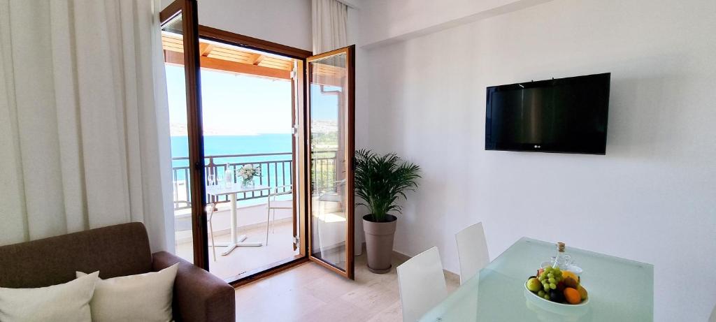 TV a/nebo společenská místnost v ubytování Simon Sea View