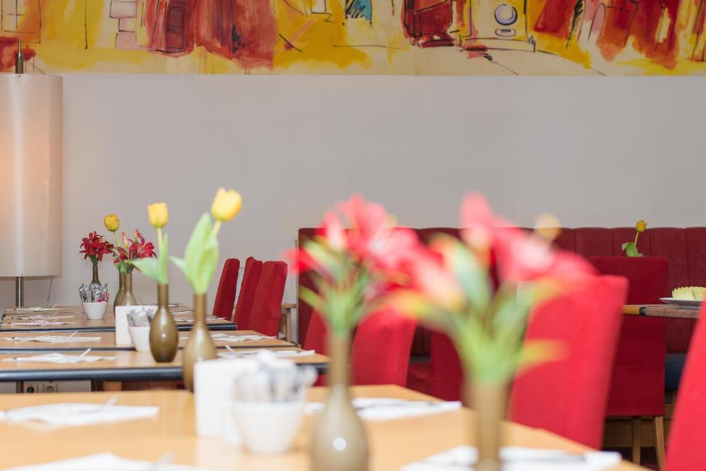 Un restaurante o sitio para comer en Hotel Boltzmann